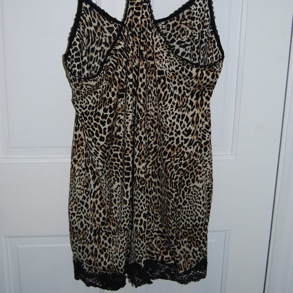 Leopard print nightie - Picture 1 of 4